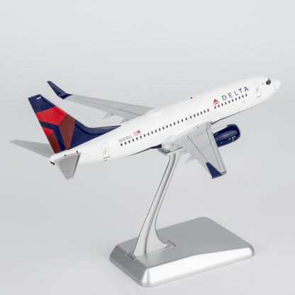 1:200 NGmodels Delta Air Lines B737-700 Passenger Airplane Diecast Plane Model
