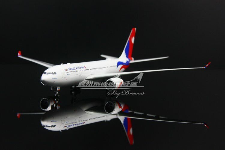 1:400 Phoenix Nepal Airlines AIRBUS A330-200 Passenger Airplane Diecast Model