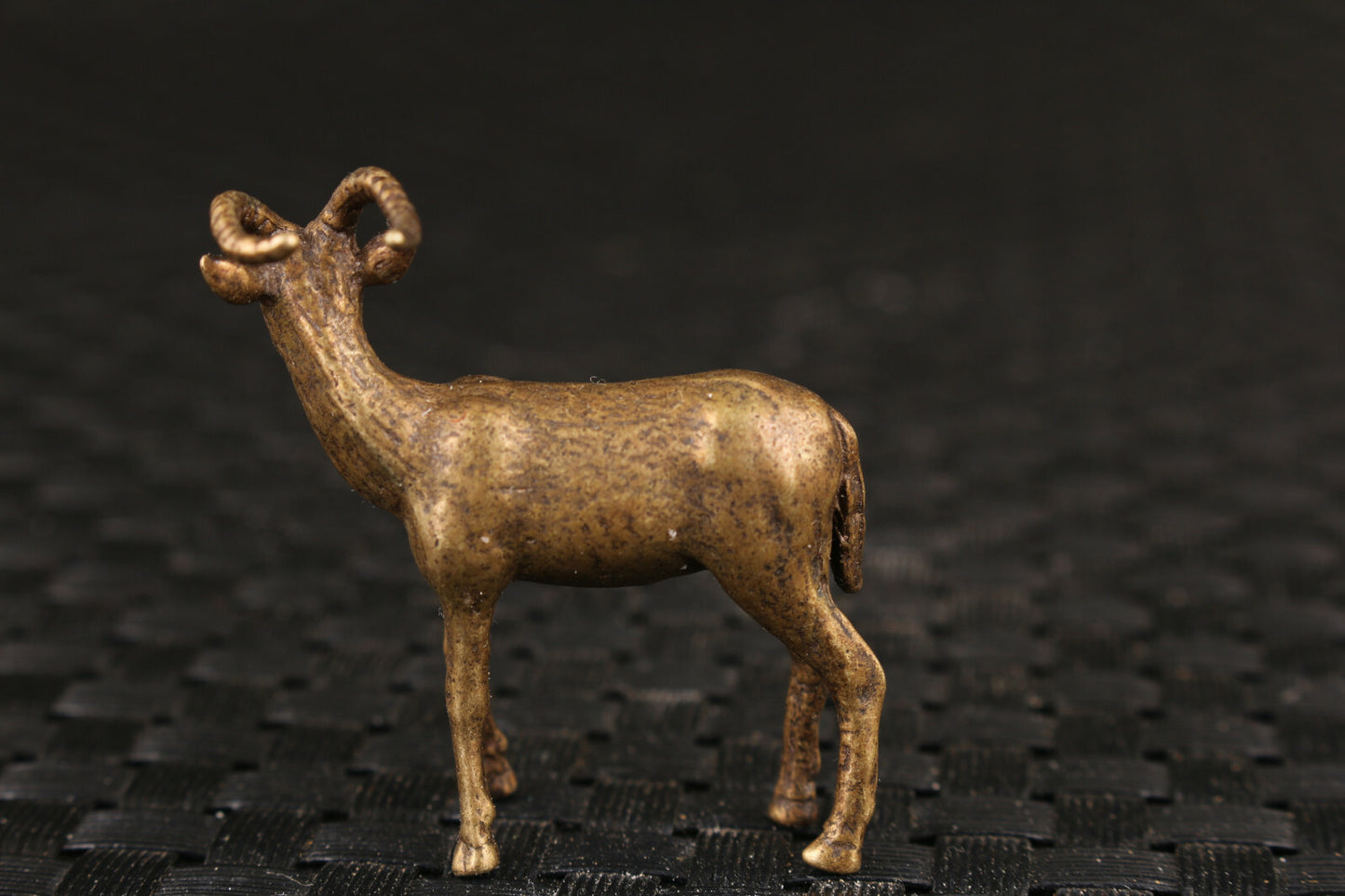 4.3cm Chinese Collectable Copper Deer Statue Figure Tea Pet Table Home Decor