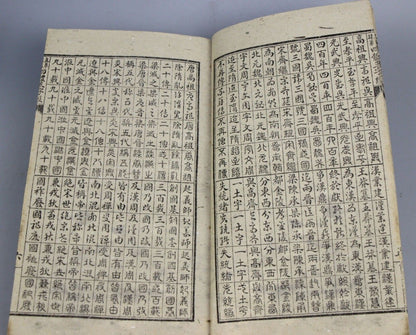 Old Chinese poetry books “Three Character Classic“