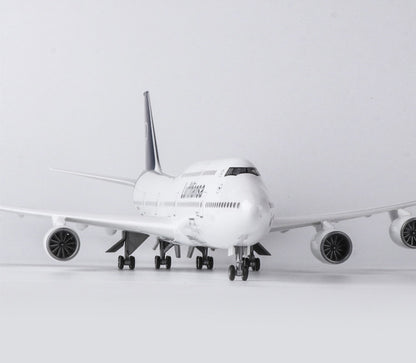 1:160 47CM Lufthansa BOEING 747-8 Aeroplane Landing Gear Resin Aircraft Model