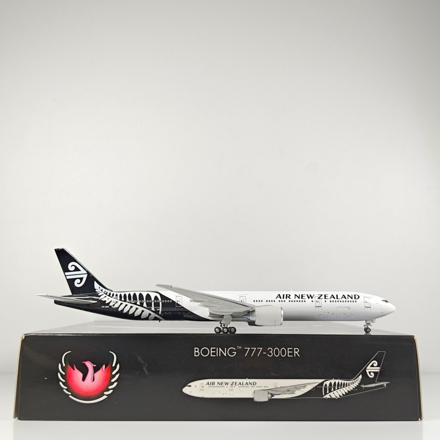 1:400 Phoenix Air New Zealand B777-300ER ZK-OKR Airplane Diecast Aircraft Model