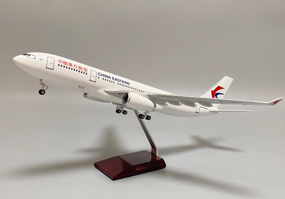 1:157 47CM CHINA EASTERN BOEING 777-300ER Airplane Landing Gear Resin Model