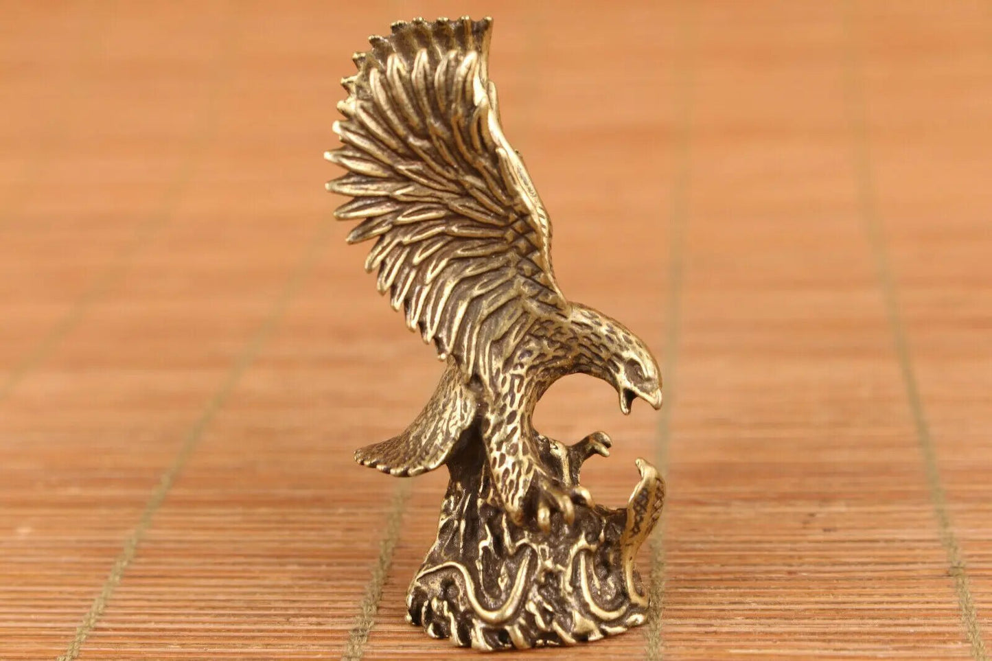 Rare Chinese Old Bronze Hand Carved Fengshui Eagle Statue Tea Pet Home Deco