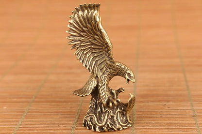 Rare Chinese Old Bronze Hand Carved Fengshui Eagle Statue Tea Pet Home Deco