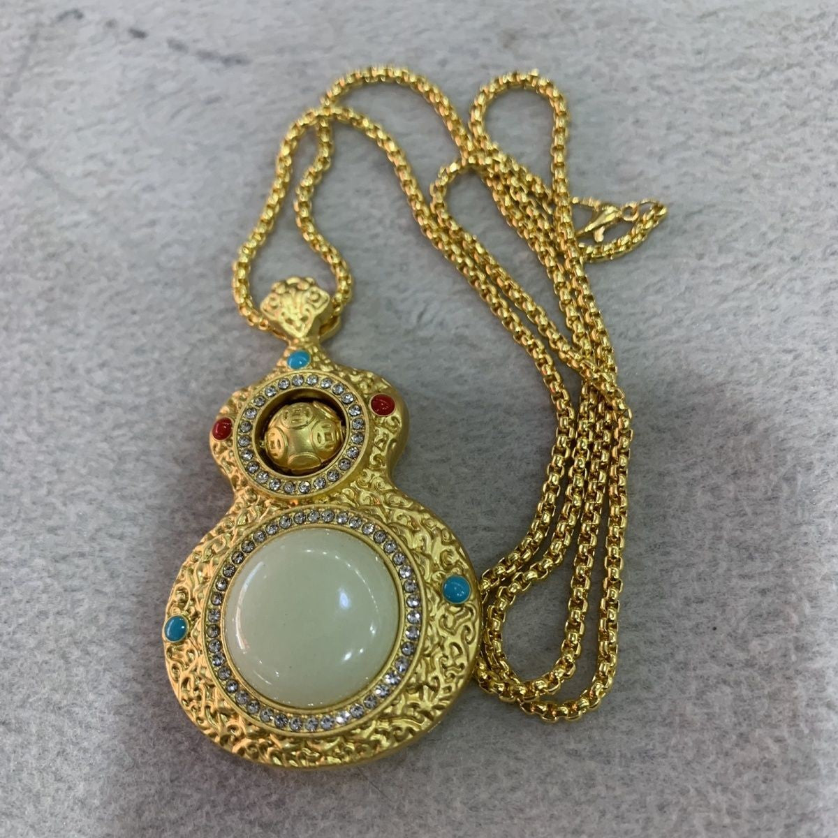 Chinese Style Rotatable Luminous Gourd Pendant Inlaid Diamond Gilt Necklace