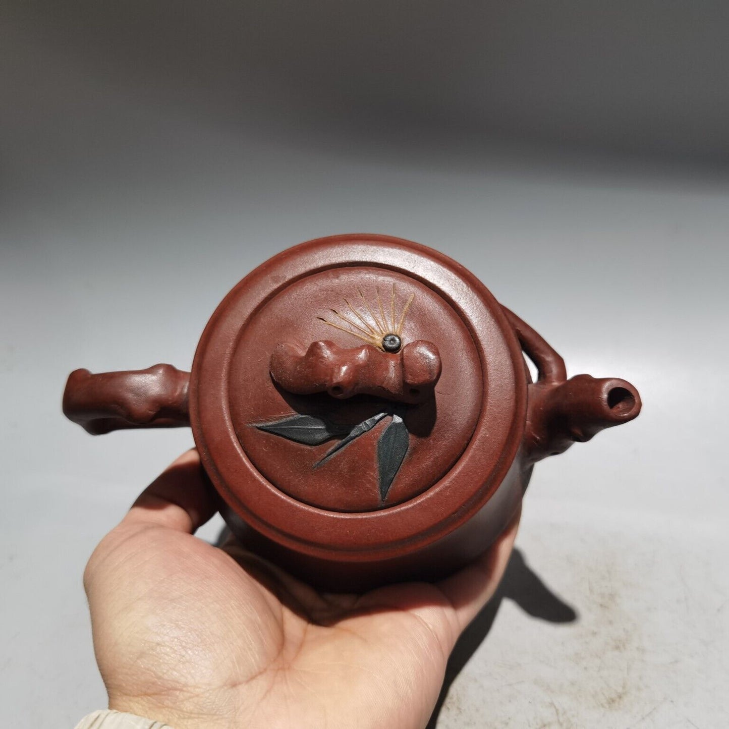 Chinese Yixing Zisha Clay Handmade Kong fu tea Exquisite Teapot品名：双色竹叶壶 底款：周桂珍