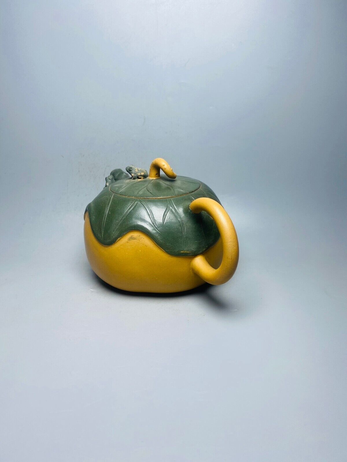 Chinese Yixing Zisha Clay Handmade Exquisite Teapot （荷叶青蛙 底款：蒋蓉）