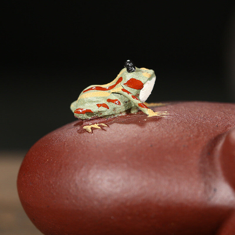 Funny Tea Pet Frog Statue On Horsebean Water Spray Tea Play Animal Zisha Clay