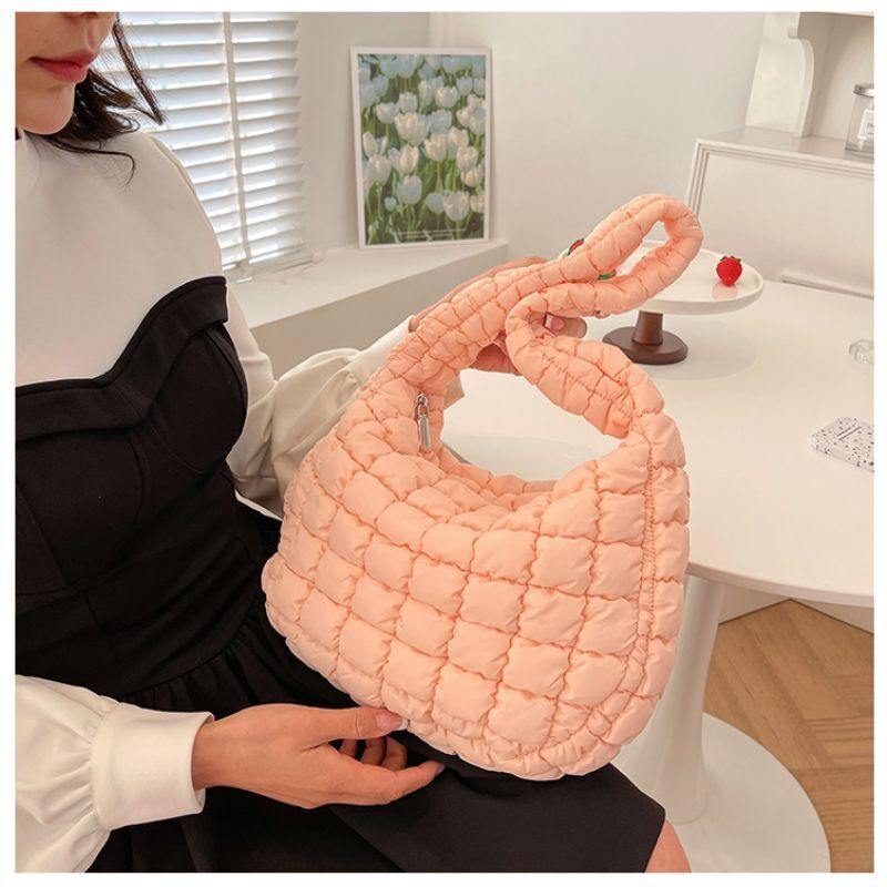 Leisure Personalized Shoulder Bag Pleated Cloud Soft Handbag Large Underarm Bag