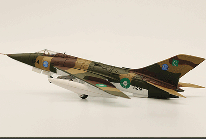 1:72 21CM Q-5 Attack Aircraft Fighter Plane Diecast Military Airplane Model