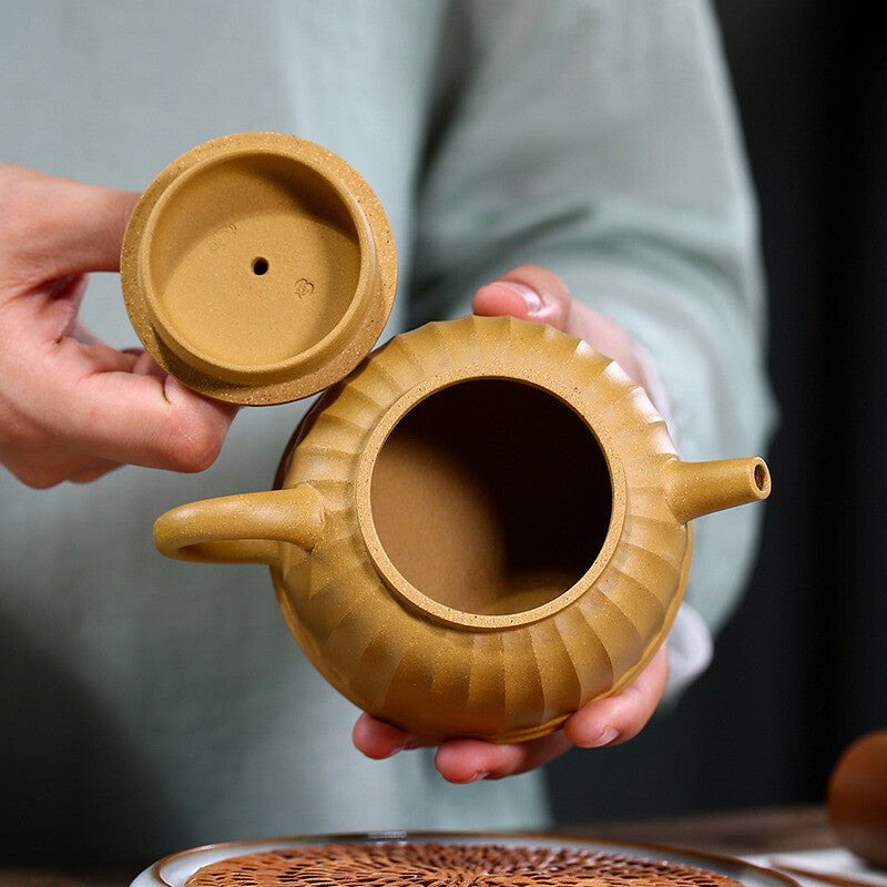 5.4" Collect China Yixing Zisha Pottery Gold Section Clay 220ML Mesh Teapot 钟葵壶