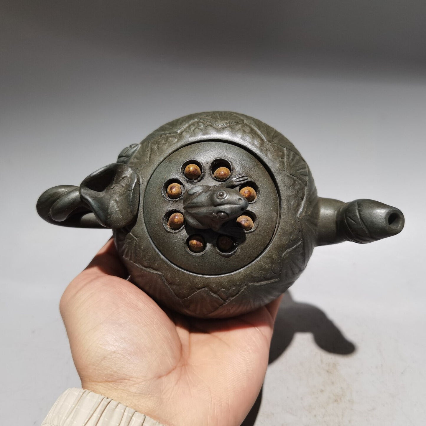 Chinese Yixing Zisha Clay Handmade Exquisite Teapot （青蛙壶 底款：蒋蓉 )