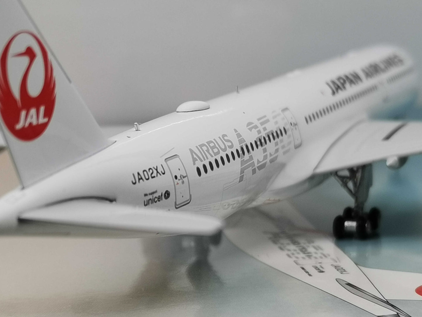 1:400 Phoenix JAPAN AIRLINES AIRBUS A350-900 Airplane Diecast Aircraft Model