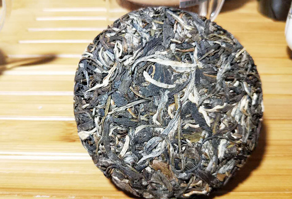 Yunnan Tea Pu'er Tea 100g Raw Tea Cake Banzhang Tea Cake Healthy Drink