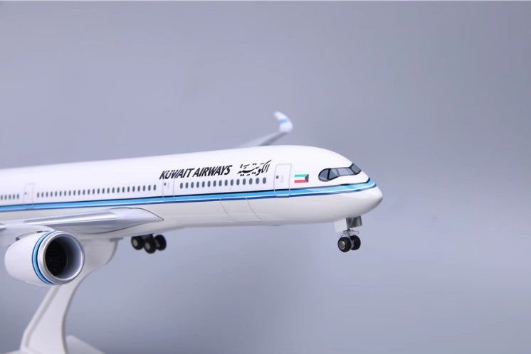 1:200 33CM RISESOON KUWAIT AIRBUS A350-900 Passenger Airplane ABS Plastic Model