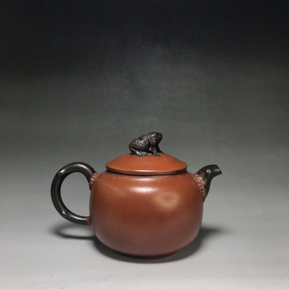 Chinese Yixing Zisha Clay Handmade Exquisite Teapot（：蟾蜍壶 底款：蒋蓉）