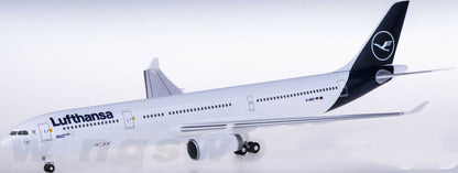 1:200 32CM Hogan Lufthansa AIRBUS A330-300 Passenger Airplane ABS Plastic Model