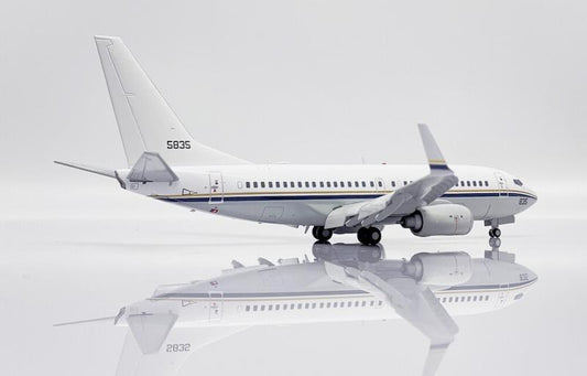 1:200 JC Wings USA-NAVY C-40A Flap Down Passenger Plane Diecast Aircraft Model
