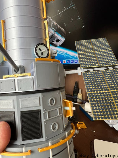 1/72 Scale NASA Hubble Space Telescope HST Static Model Painted