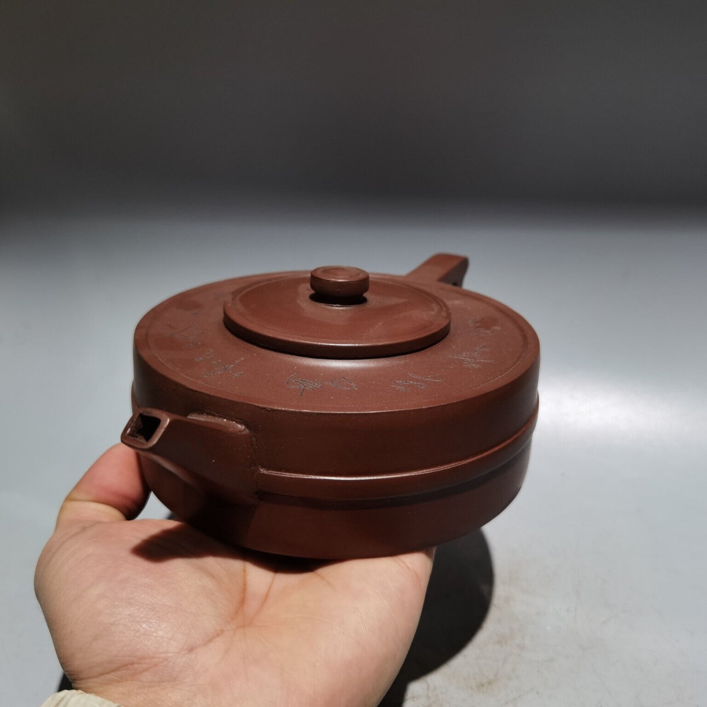 Chinese Yixing Zisha Clay Handmade Exquisite Teapot （周盘壶 底款：顾景舟 )