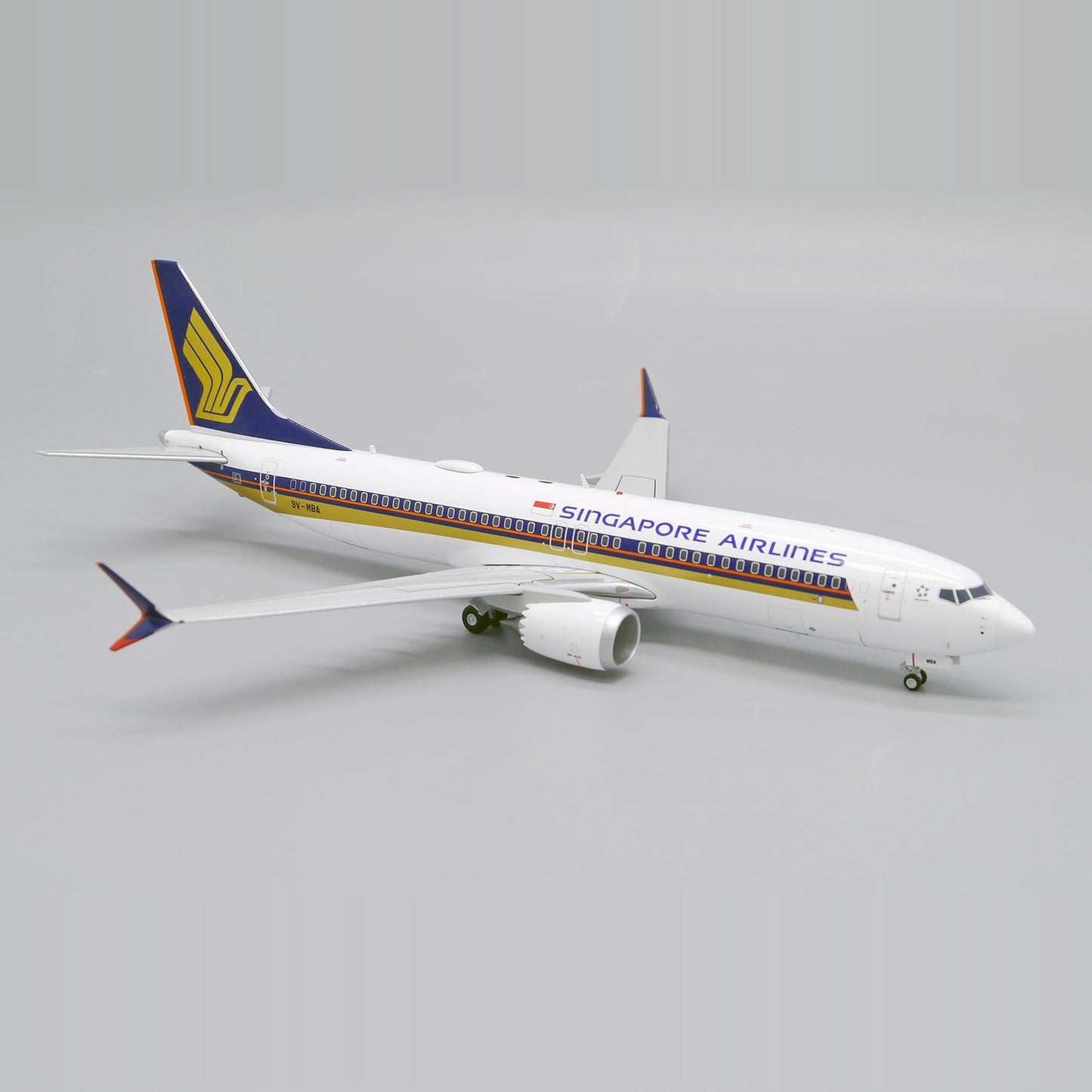 1:200 JC Wings Singapore Airlines B737 MAX 8 Passenger Airplane Diecast Model
