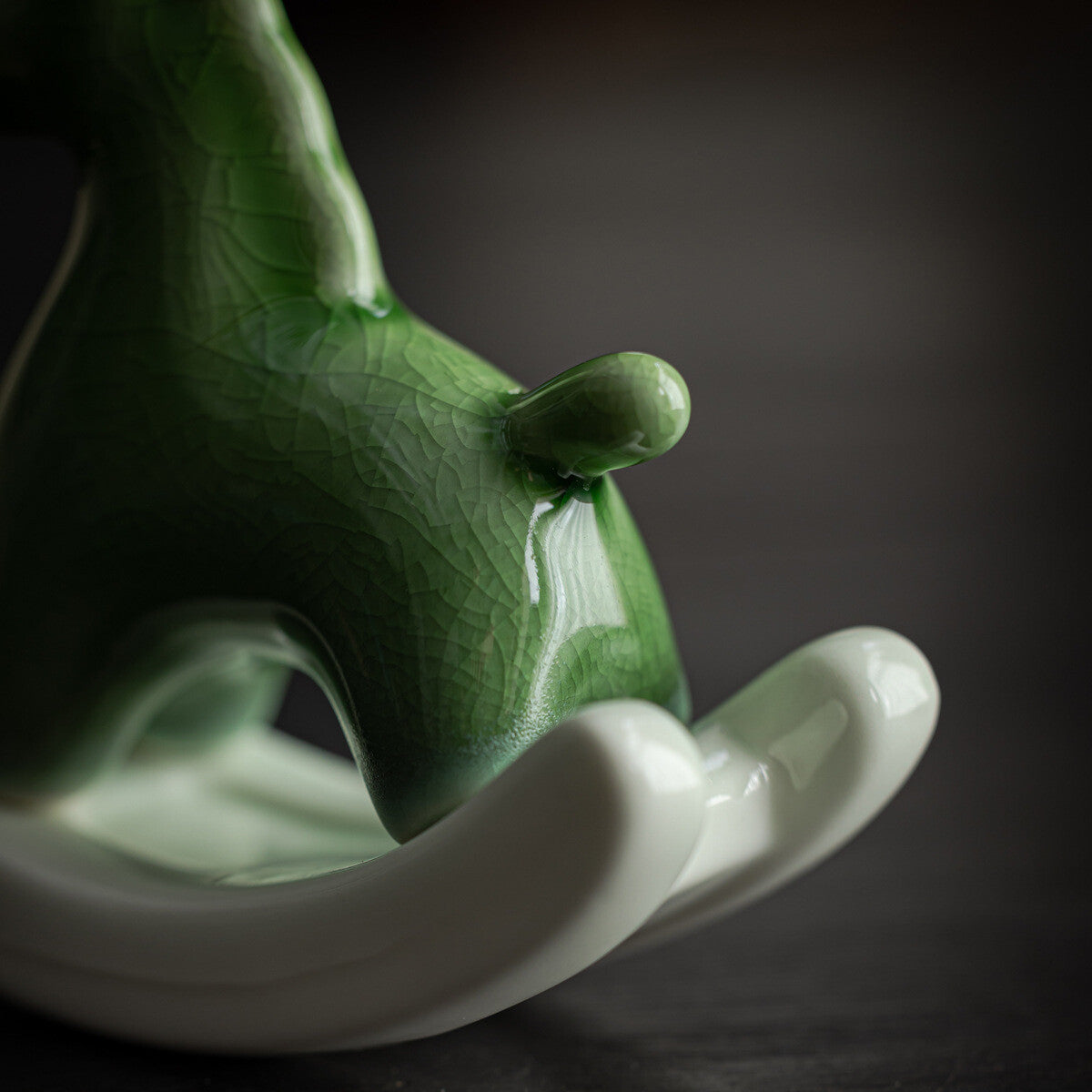 Christmas Gift Porcelain Swinging Horse Crackle Glaze Ceramic Tea Pet Decoration