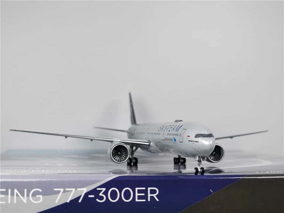 1:400 NG Model Garuda Indonesia SKYTEAM BOEING 777-300ER Airplane Diecast Model