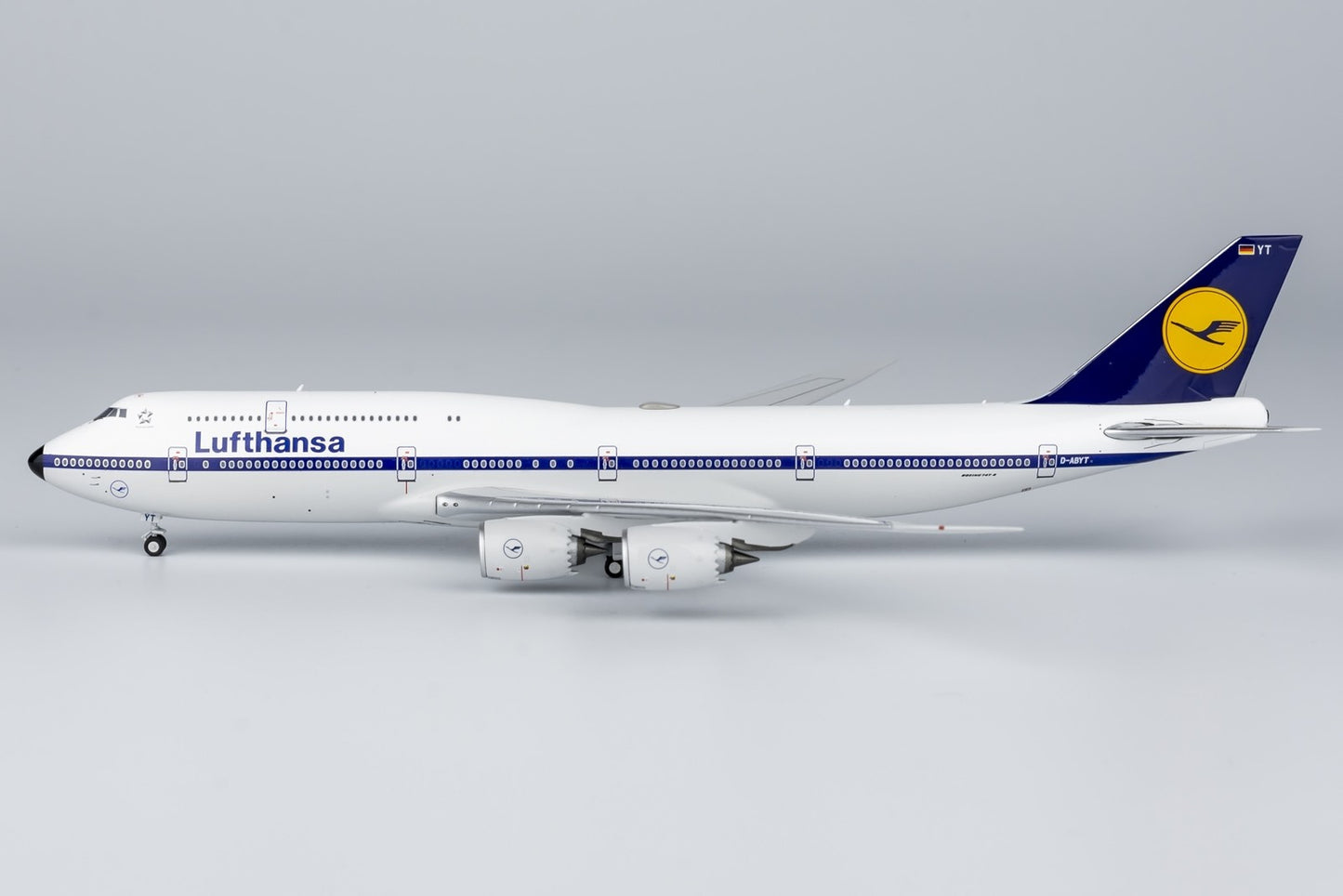 1:400 NGmodels Lufthansa B747-8 D-ABYT Passenger Airplane Diecast Plane Model