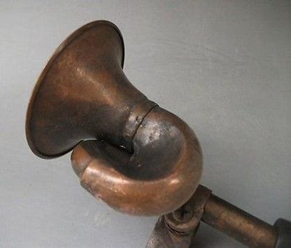 USEFUL CHINESE OLD BRONZE COLLECTABLE HANDWORK BIKE HORN ORNAMENTS