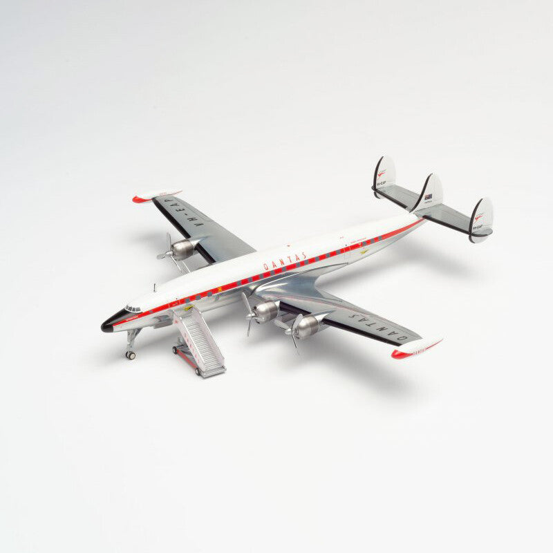 Herpa Qantas historical passenger stairs with tractor 1/200 finished plane model