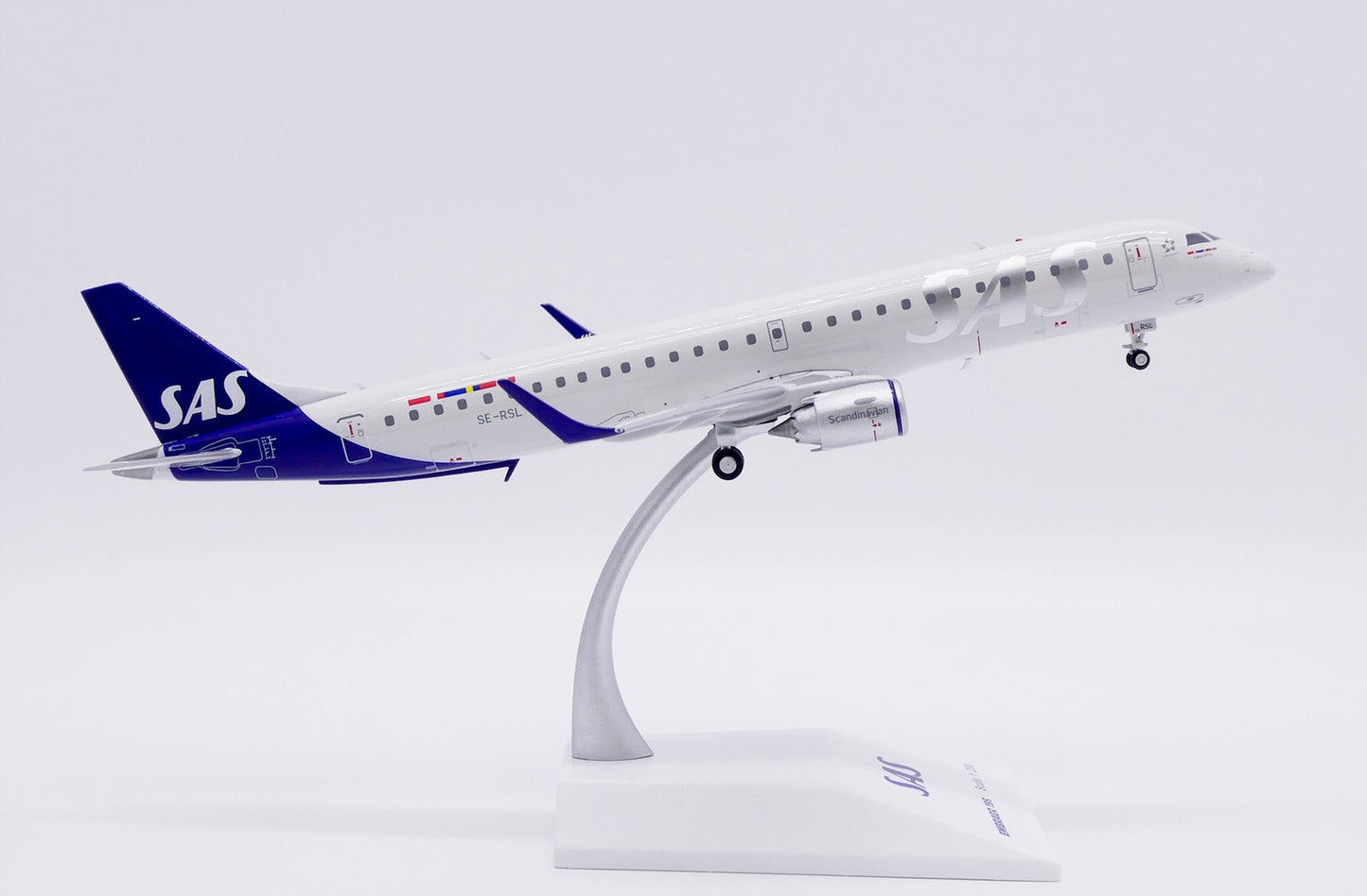 1:200 JC Wings SAS Embraer ERJ-195LR SE-RSL Airplane Diecast Aircraft Model