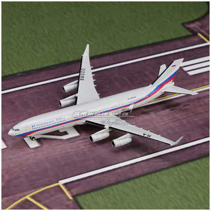1:400 Phoenix Ilyushin Ilyushin Il-96-400 Passenger Airplane Diecast Plane Model