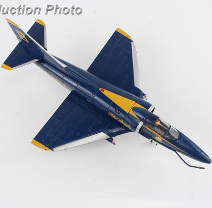 1:72 HM A-4E "Blue Angels" No. 8 airplane, US Navy 2008 Fighter Diecast Model