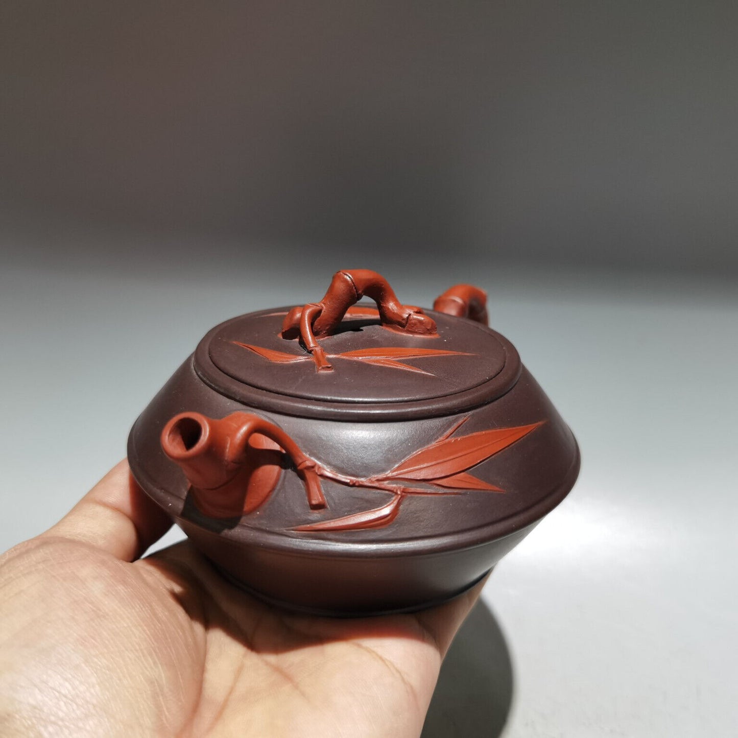 Chinese Yixing Zisha Clay Handmade Exquisite Teapot（双色扁竹叶壶 底款：顾景舟）