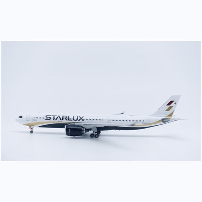 1:400 Phoenix Starlux Airlines A330-900neo Airplane Diecast Aircraft Model
