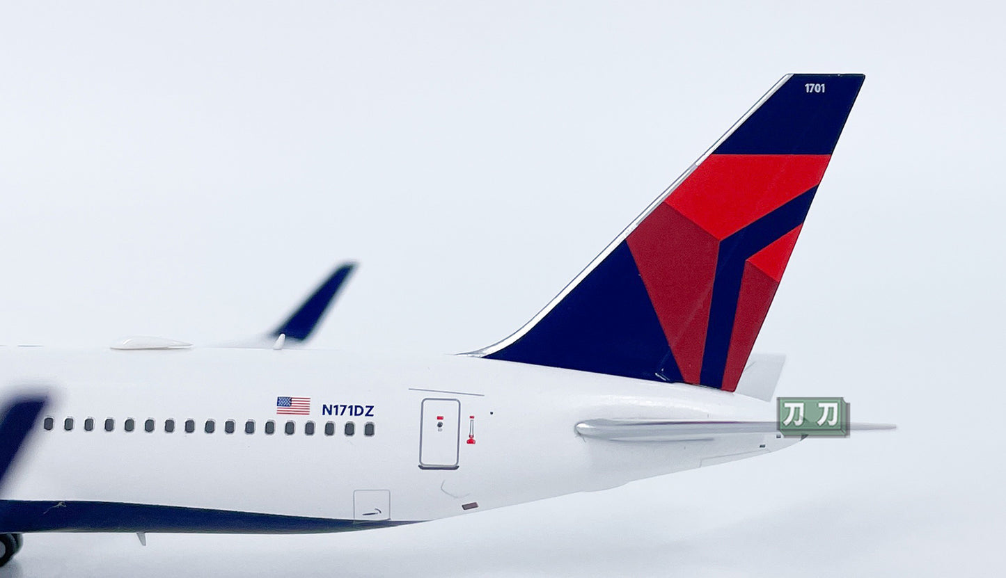 1:400 PandaModel DELTA B767-300 N171DZ Passenger Airplane Diecast Model