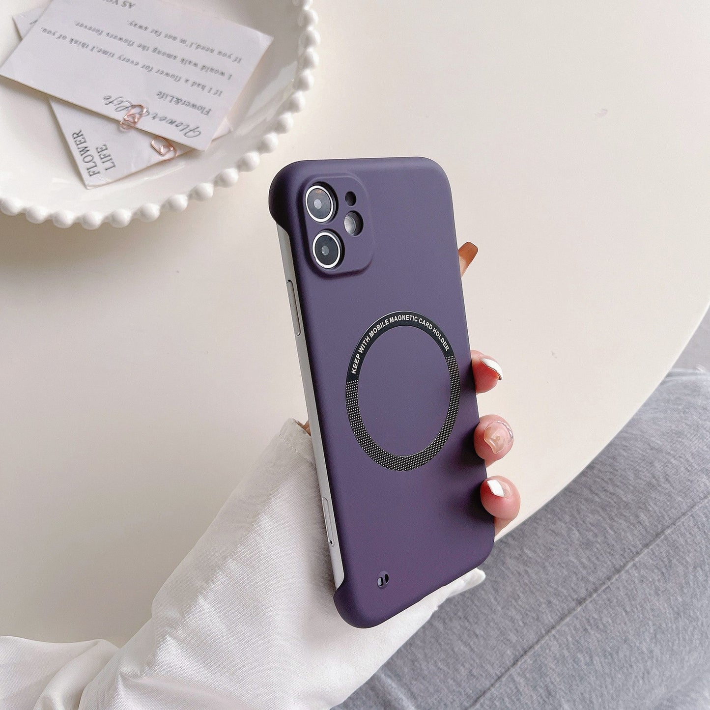 Suitable for Apple 17/16/15 matte borderless magnetic phone case ultra-thin PC