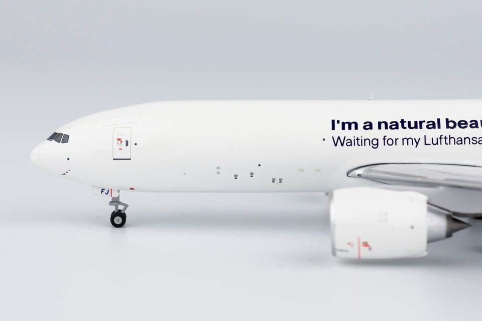 1:400 NG Model Lufthansa BOEING 777F Passenger Airplane Diecast Aircraft Model