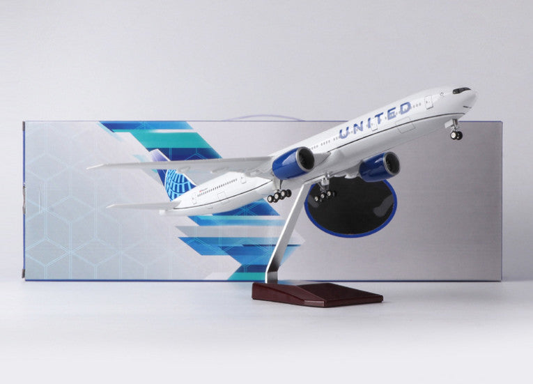 1:157 47CM UNITED BOEING 777-300ER Airplane Landing Gear Resin Aircraft Model