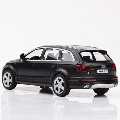 1:32 Audi Q7 SUV Diecast Model Car Toy Vehicles Car Sound Light Collection Gift