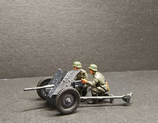 1/72 World War II German 37MM artillery+soldier model