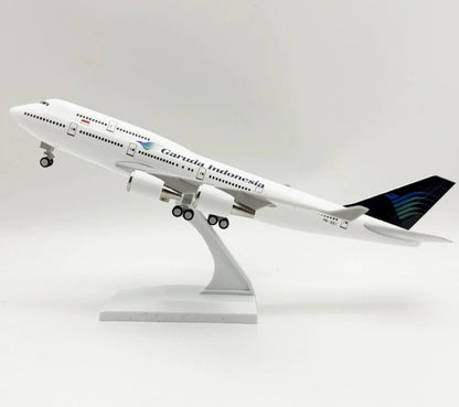 30CM Garuda Indonesia BOEING 747-400 Airplane Landing Gear Resin Aircraft Model