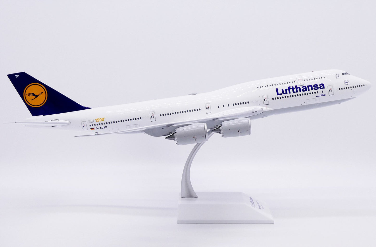 1:200 JC Wings Lufthansa Boeing 747-8 D-ABYP Airplane Diecast Aircraft Model