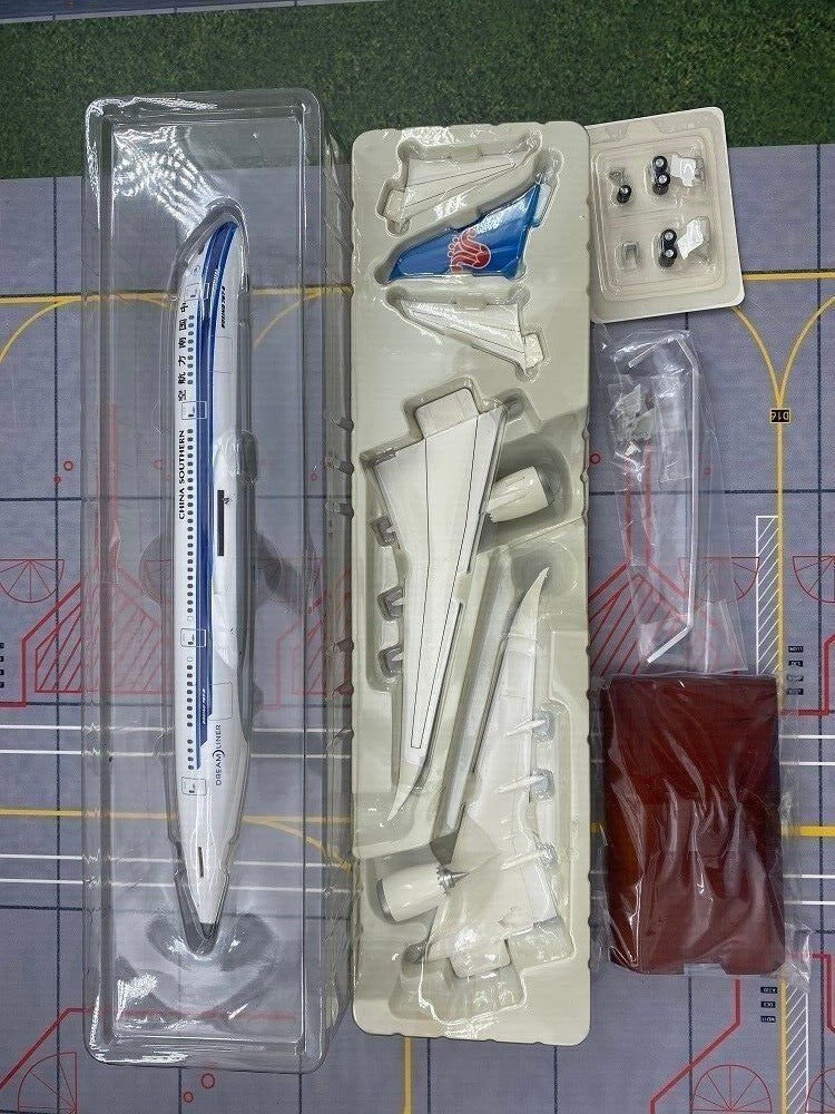 29CM 1:200 Hogan China Southern Boeing 787-8 Plane ABS Plastic Aircraft Model