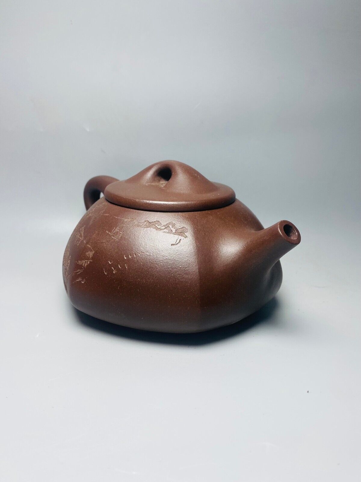 Chinese Yixing Zisha Clay Handmade Exquisite Teapot （六方刻字石瓢 底款：曼稀陶艺顾景舟）