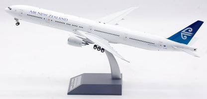 INFLIGHT 1:200 AIR NEW ZEALAND Boeing B777-300 Diecast Aircraft Jet Model ZK-OKM