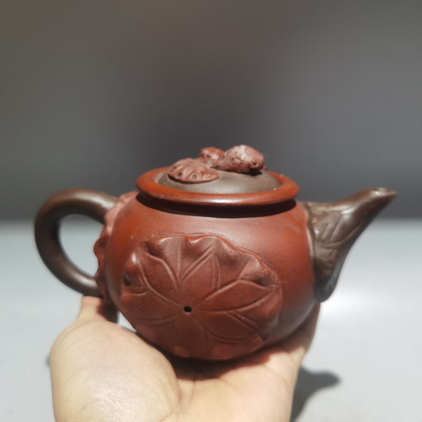 Chinese Yixing Zisha Clay Handmade Exquisite Teapot （双鱼壶 底款：陈鸣远 )