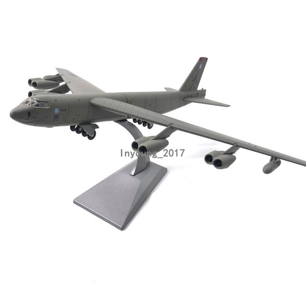 1:200 Boeing B-52 Stratofortress Fighter Plane Model Diecast Airplane Model