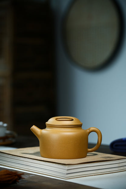 5.8" Collect Chinese Yixing Zisha Pottery Gold Section Clay 300ML Mesh Teapot 牛盖